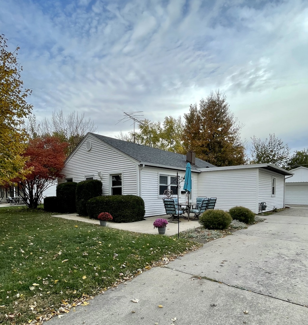 67 Stratford Road Montgomery, IL 60538 - Photo 2 of 33 a view of backyard of house with outdoor seating and green space