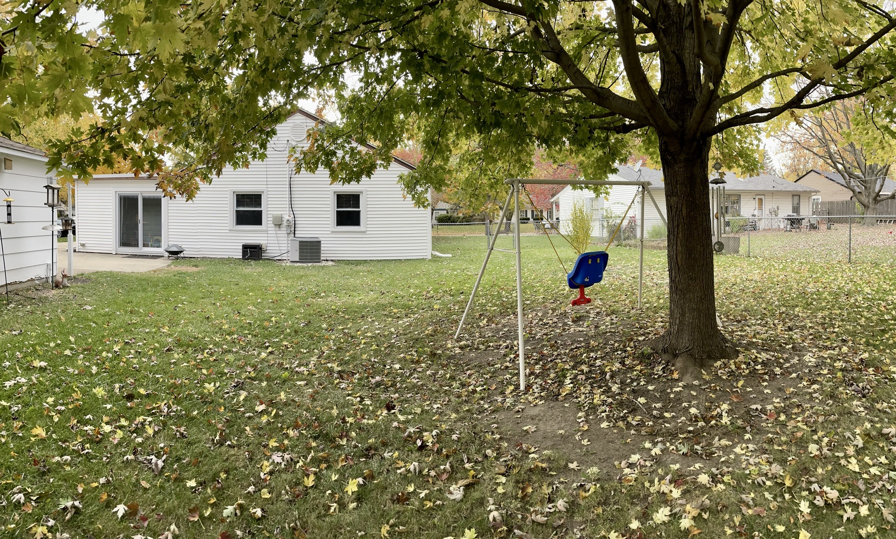 67 Stratford Road Montgomery, IL 60538 - Photo 24 of 33 a backyard of a house with table and chairs