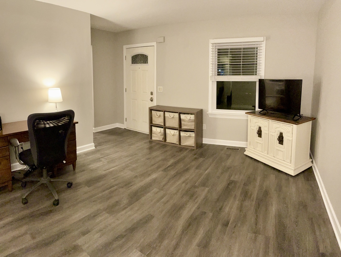 67 Stratford Road Montgomery, IL 60538 - Photo 3 of 33 a view of a livingroom with furniture and a flat screen tv
