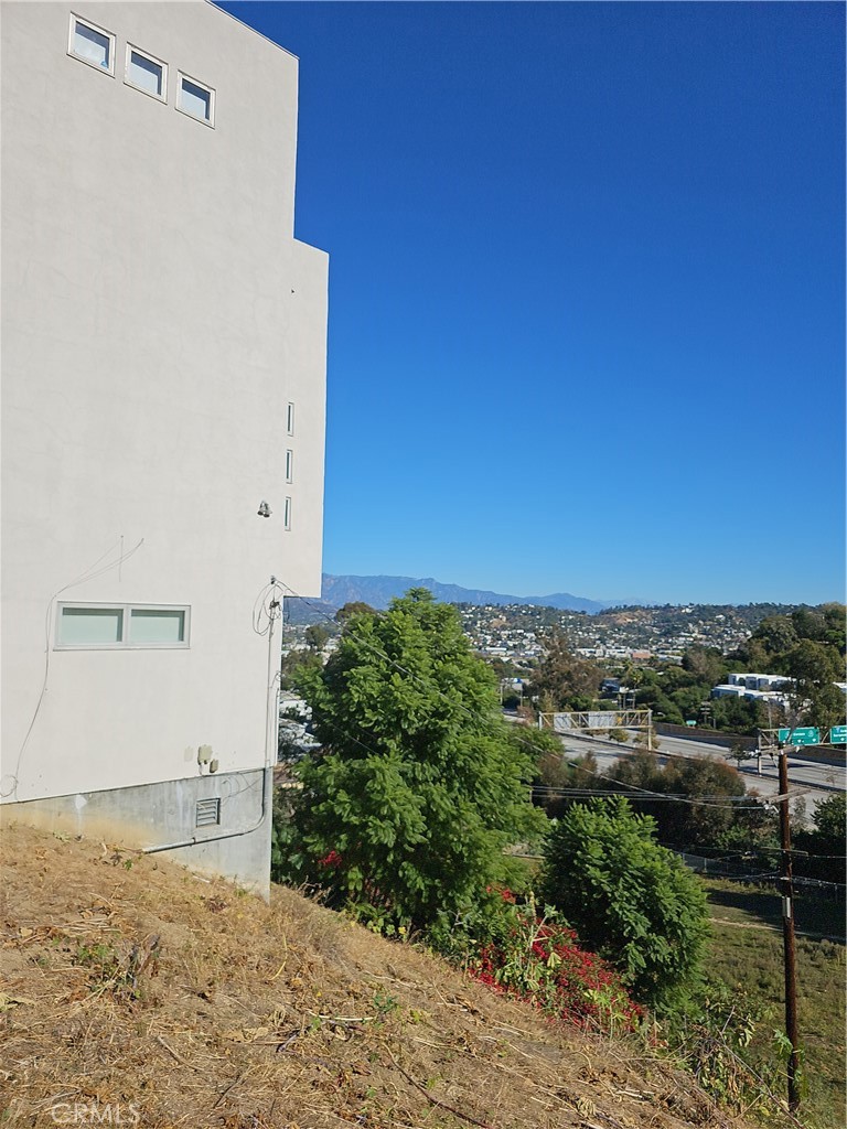 2286 Silver Ridge Avenue Los Angeles, CA 90039 - Photo 10 of 14