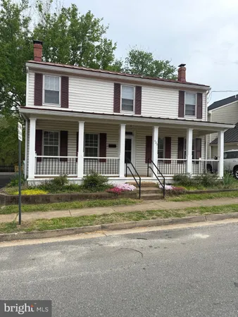 $2,450 | 422 Dunmore Street, Fredericksburg, VA 22401