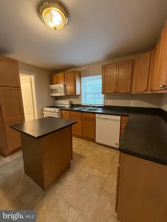 $2,450 | 422 Dunmore Street, Fredericksburg, VA 22401