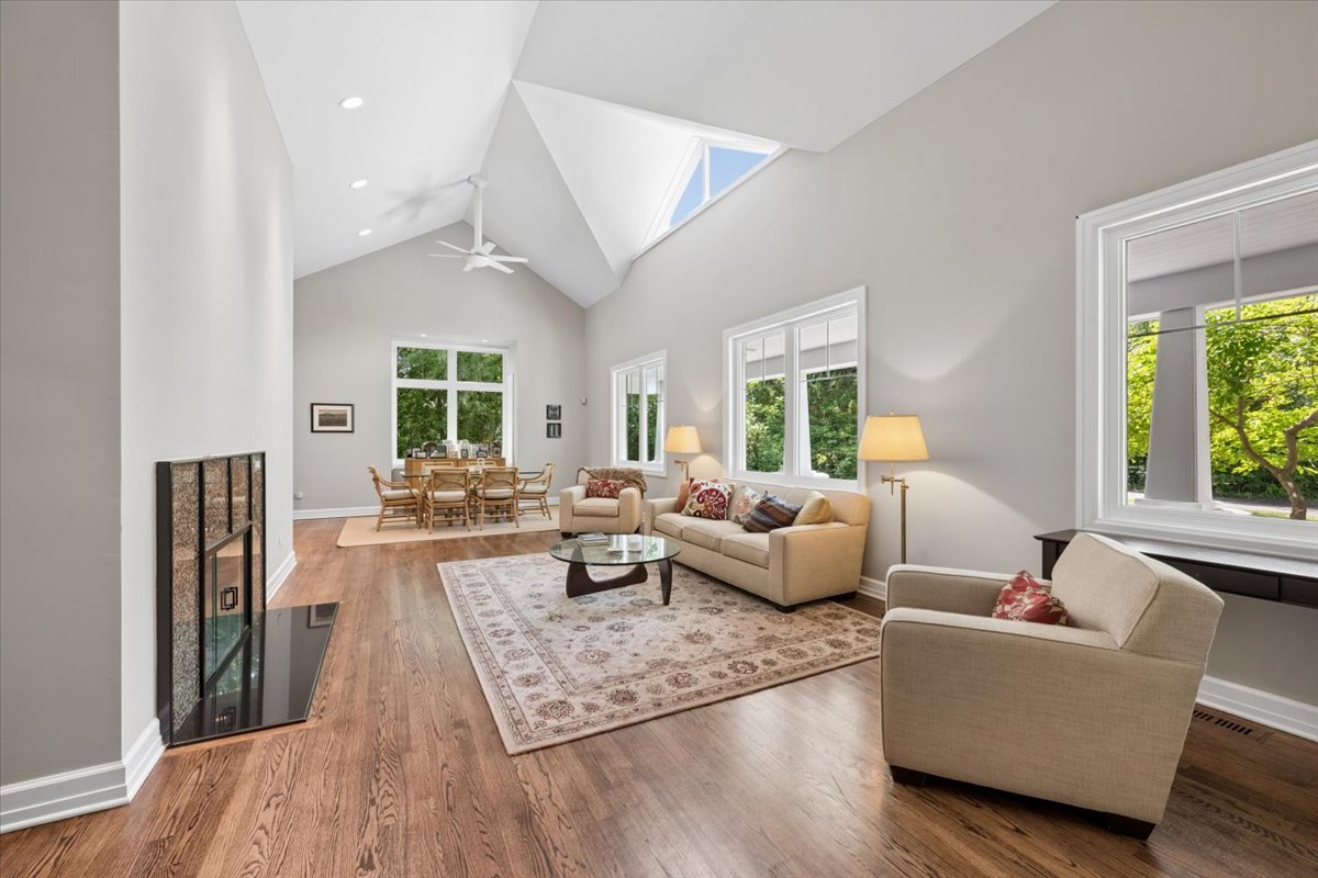 394 Ramsay Road Deerfield, IL 60015 - Photo 5 of 32