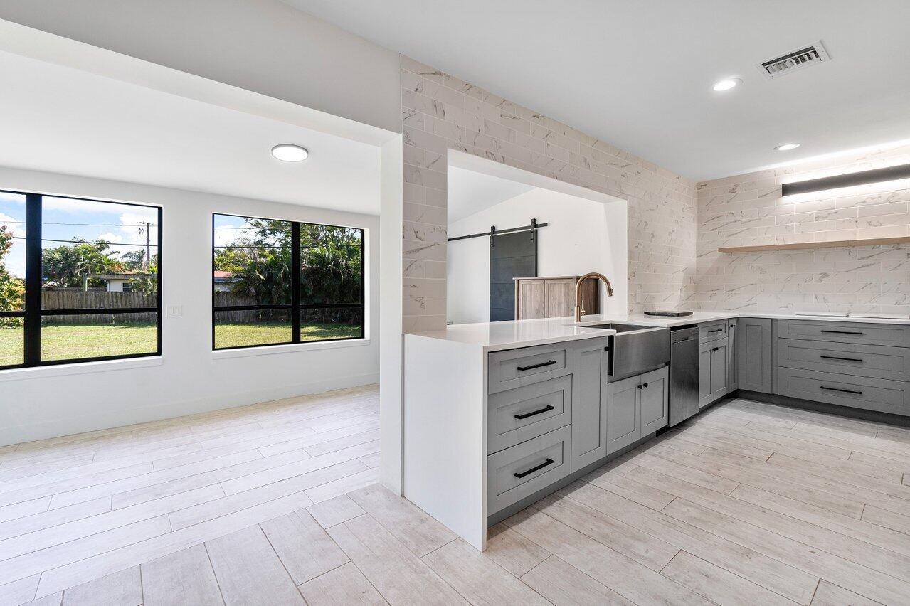 313 Bayside Road Lake Worth, FL 33461 - Photo 7 of 25 007-313BaysideRoad-PalmSprings-FL-33461-