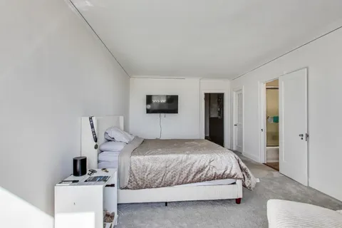 $237,500 | 5555 South Everett Avenue, Unit E10, Chicago, IL 60637