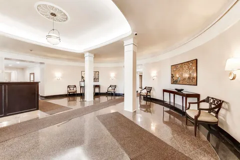 $237,500 | 5555 South Everett Avenue, Unit E10, Chicago, IL 60637