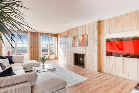 $237,500 | 5555 South Everett Avenue, Unit E10, Chicago, IL 60637