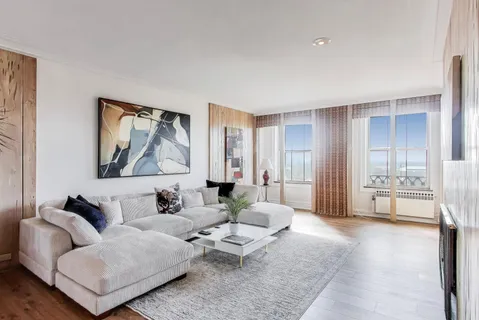 $237,500 | 5555 South Everett Avenue, Unit E10, Chicago, IL 60637