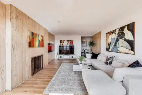 $237,500 | 5555 South Everett Avenue, Unit E10, Chicago, IL 60637