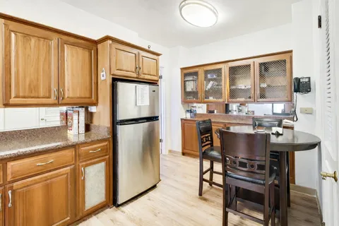 $237,500 | 5555 South Everett Avenue, Unit E10, Chicago, IL 60637