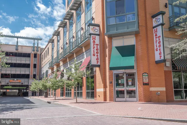 $1,950 | 3310 Wyndham Circle, Unit 314, Alexandria, VA 22302