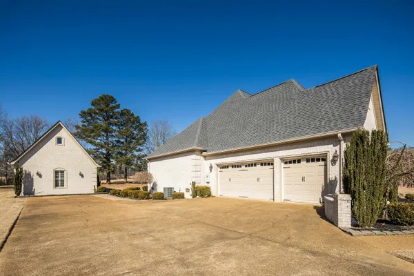 $579,900 | 115 Meadowbrook Drive, Bolivar, TN 38008