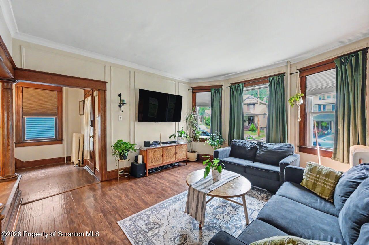 933 Fisk Street Scranton, PA 18509 - Photo 10 of 63 Living Room