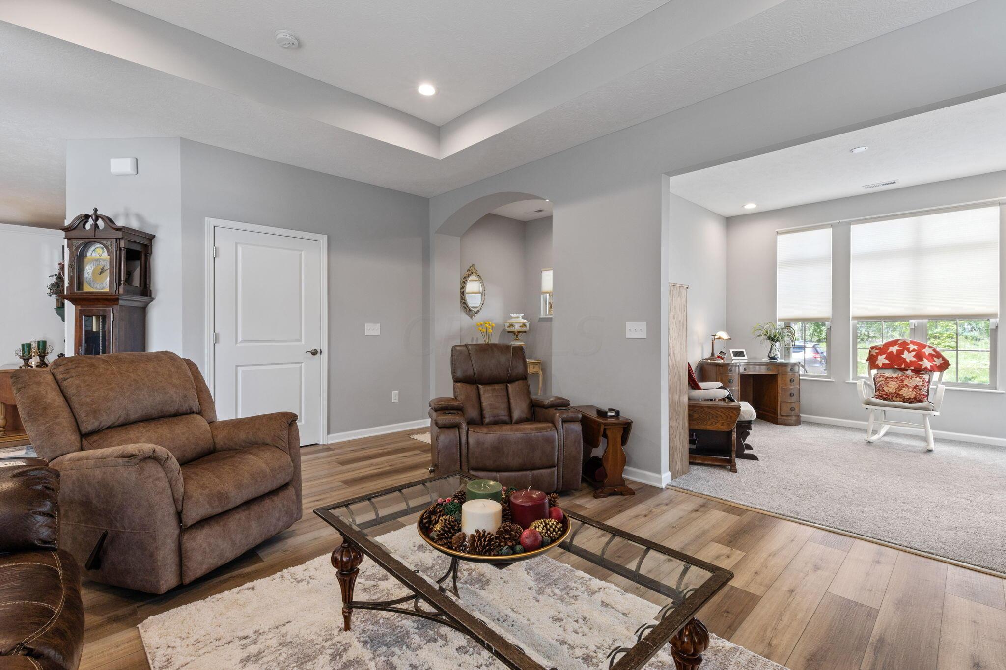 1621 Waterside Drive Circleville, OH 43113 - Photo 8 of 37 Living Room