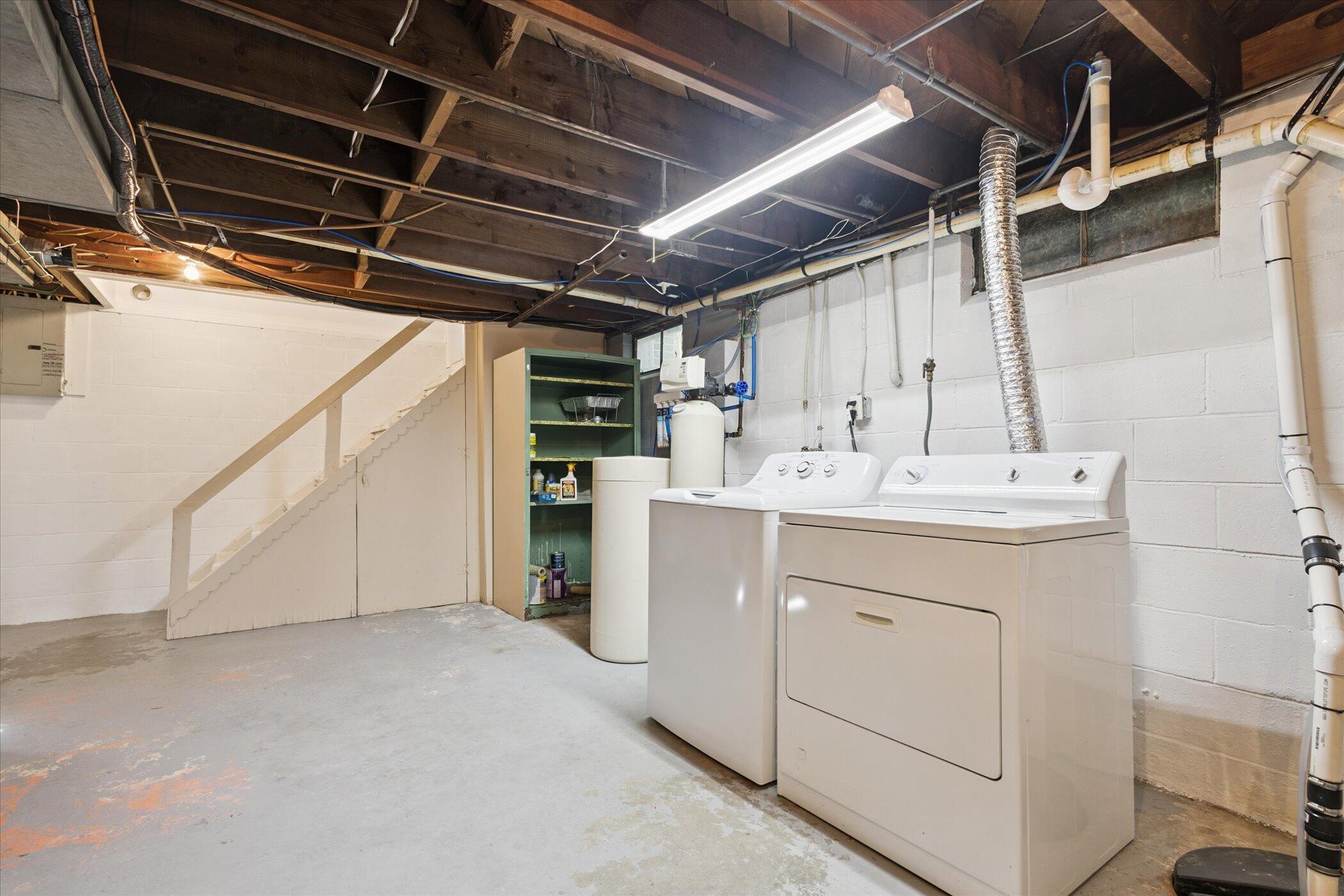 69054 Brady Road Edwardsburg, MI 49112 - Photo 27 of 38 28-69054-Brady-Rd-Edwardsburg-MI-49112-W