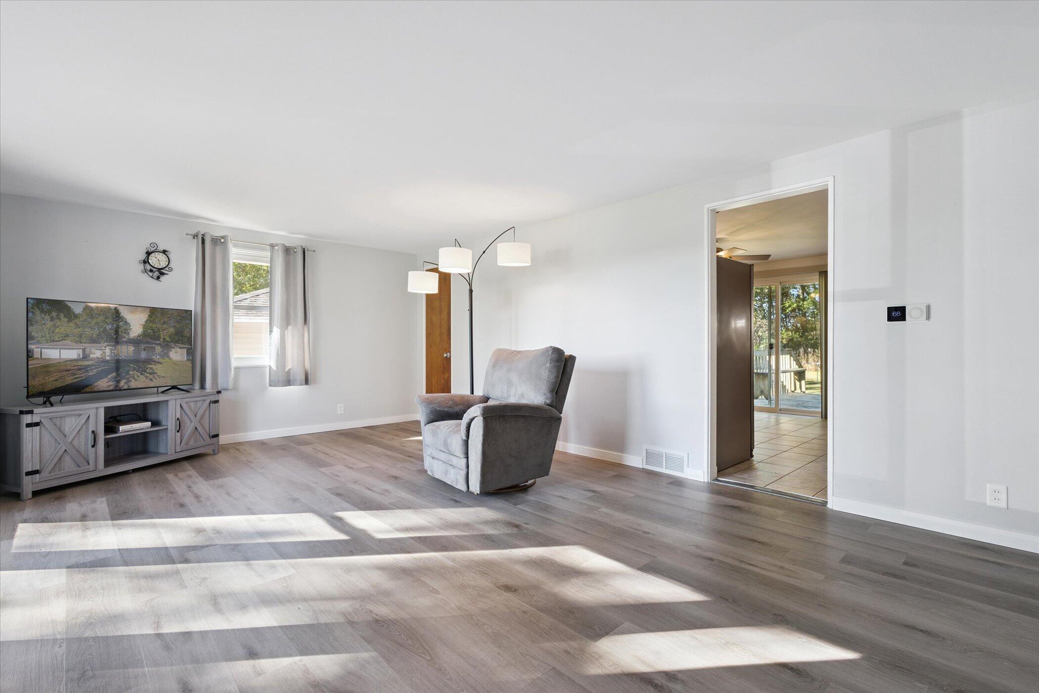 69054 Brady Road Edwardsburg, MI 49112 - Photo 7 of 38 08-69054-Brady-Rd-Edwardsburg-MI-49112-W