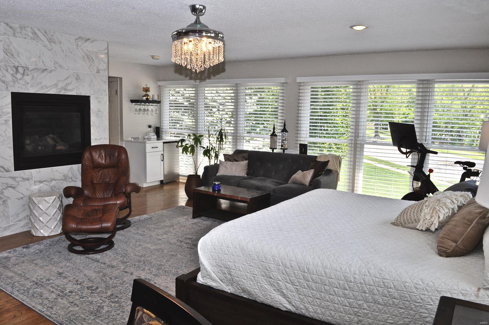 14591 Ladue Road Chesterfield, MO 63017 - Photo 15 of 44