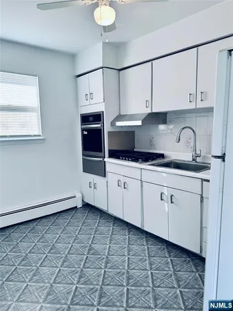 $2,400 | 1163 Valley Road, Unit 18, Wayne, NJ 07470