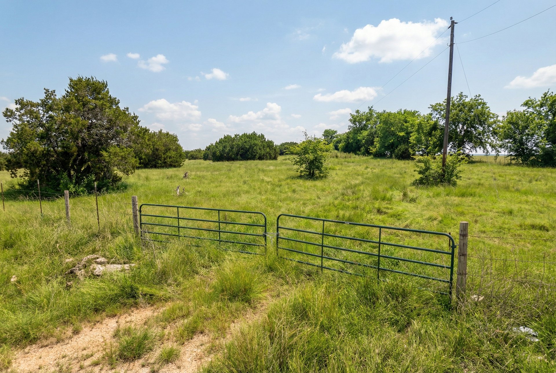562 County Road 154 Georgetown, TX 78626 - Photo 13 of 13 Gate with a view of countryside