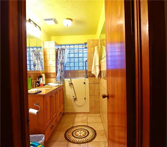 $383,000 | 7200 East 102nd Street, Kansas City, MO 64134