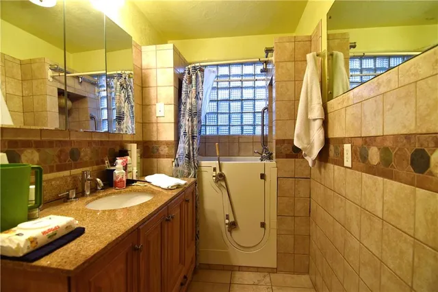 $383,000 | 7200 East 102nd Street, Kansas City, MO 64134