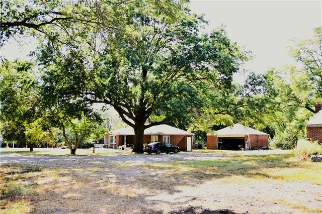 $383,000 | 7200 East 102nd Street, Kansas City, MO 64134