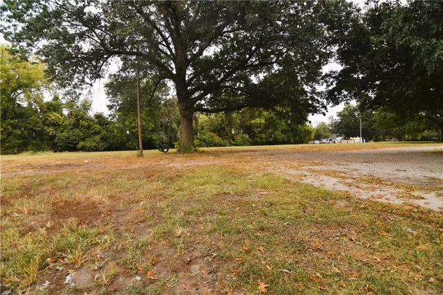 $383,000 | 7200 East 102nd Street, Kansas City, MO 64134