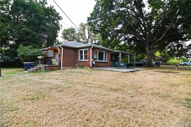 $383,000 | 7200 East 102nd Street, Kansas City, MO 64134