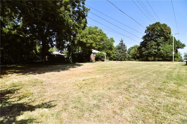 $383,000 | 7200 East 102nd Street, Kansas City, MO 64134