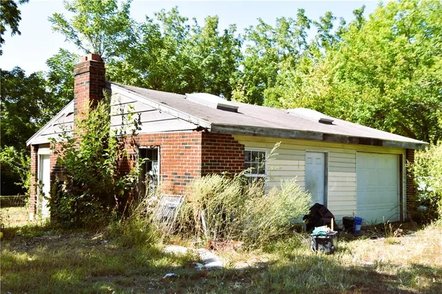 $383,000 | 7200 East 102nd Street, Kansas City, MO 64134