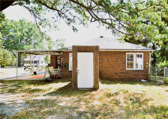 $383,000 | 7200 East 102nd Street, Kansas City, MO 64134