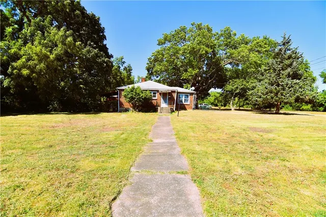 $383,000 | 7200 East 102nd Street, Kansas City, MO 64134