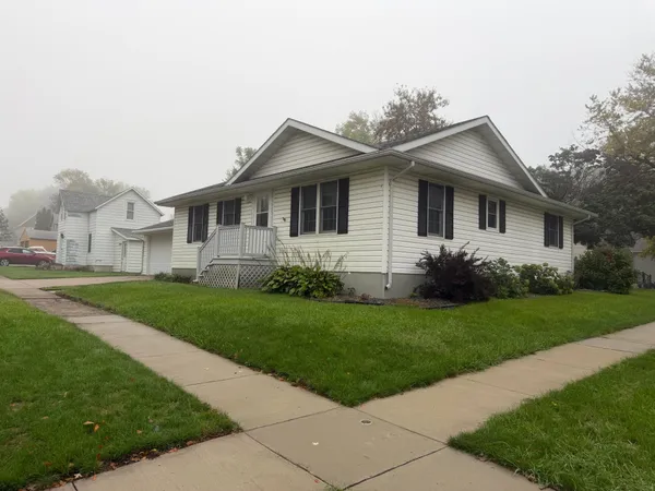 $184,500 | 113 6th Street West, Adrian, MN 56110