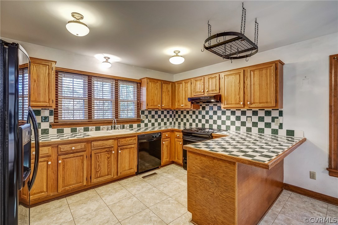 6205 Lansgate Road Midlothian, VA 23112 - Photo 26 of 50 a kitchen with stainless steel appliances granite countertop a stove a sink and a refrigerator