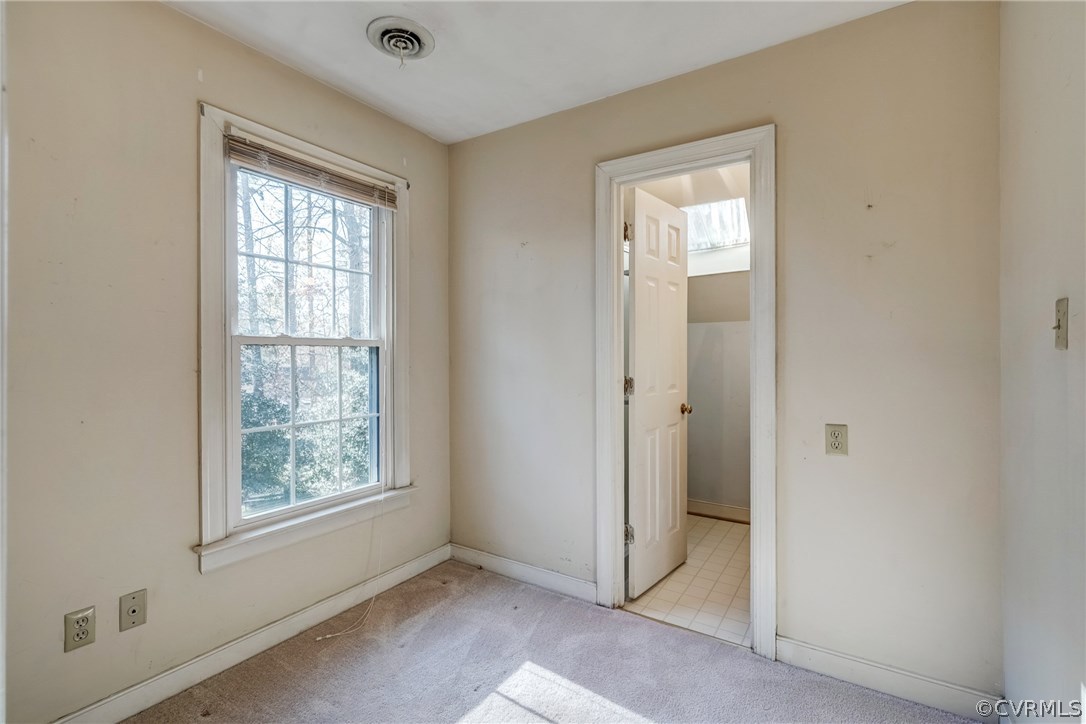 6205 Lansgate Road Midlothian, VA 23112 - Photo 35 of 50 an empty room with windows and closet