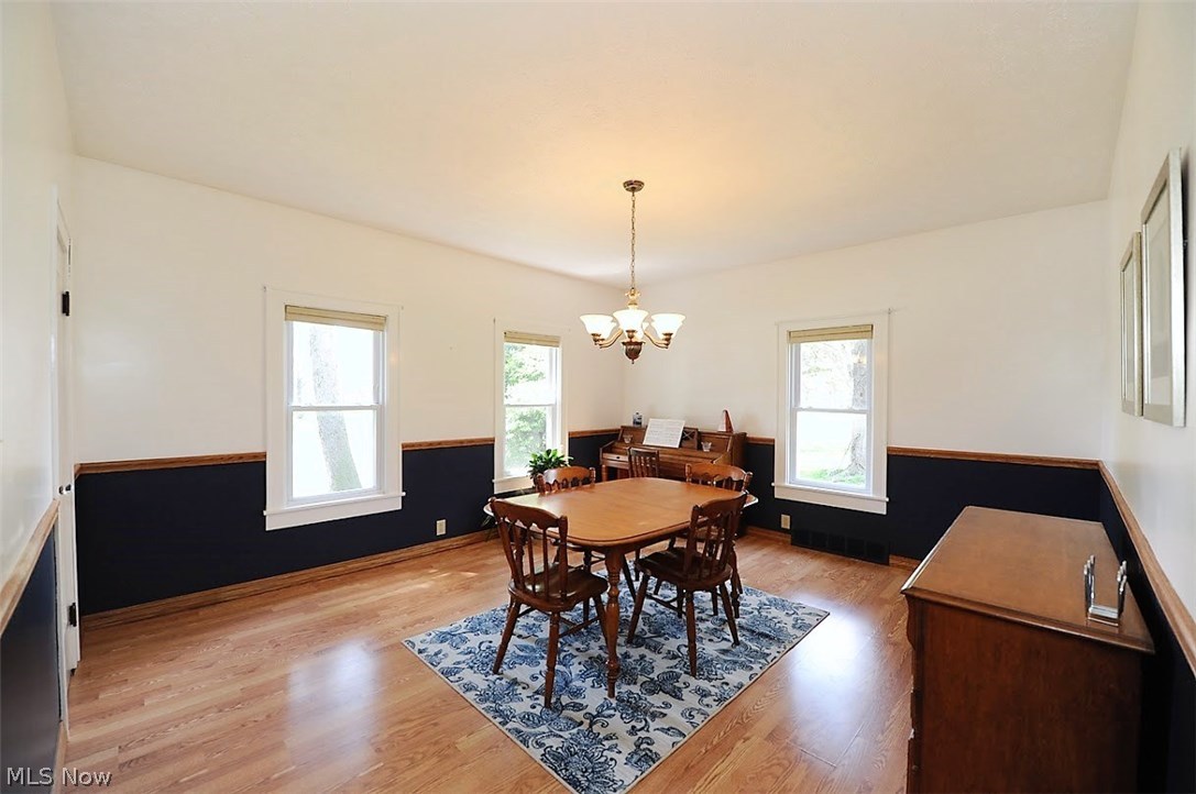 3925 Johnson Road Norton, OH 44203 - Photo 7 of 25 * Huge Formal Dining Rm
With Side Pantry