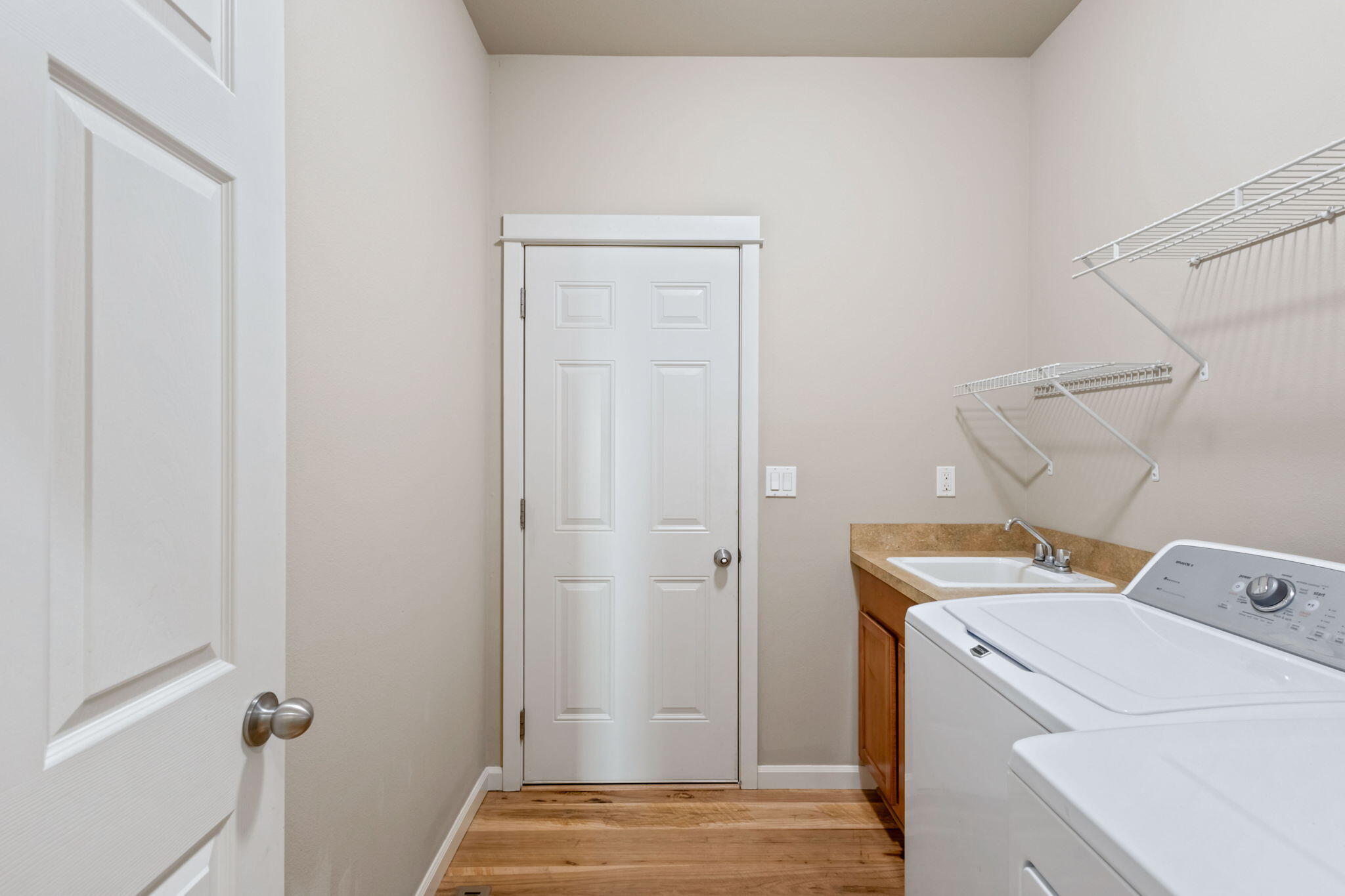 20864 Daniel Duke Way Bend, OR 97701 - Photo 30 of 43 laundry room