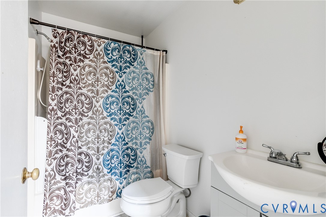 926 Marblethorpe Road North Chesterfield, VA 23236 - Photo 12 of 29 !st Floor Full Bath