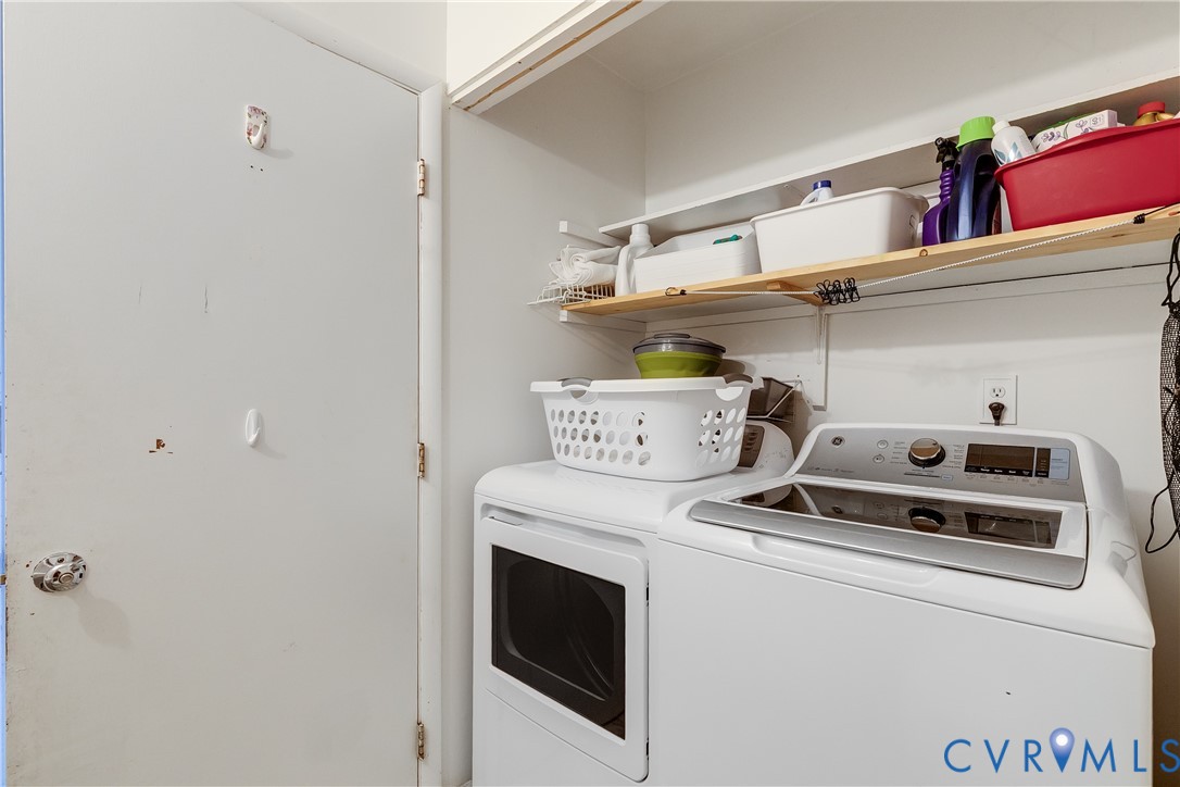 926 Marblethorpe Road North Chesterfield, VA 23236 - Photo 15 of 18 a utility room with dryer and washer