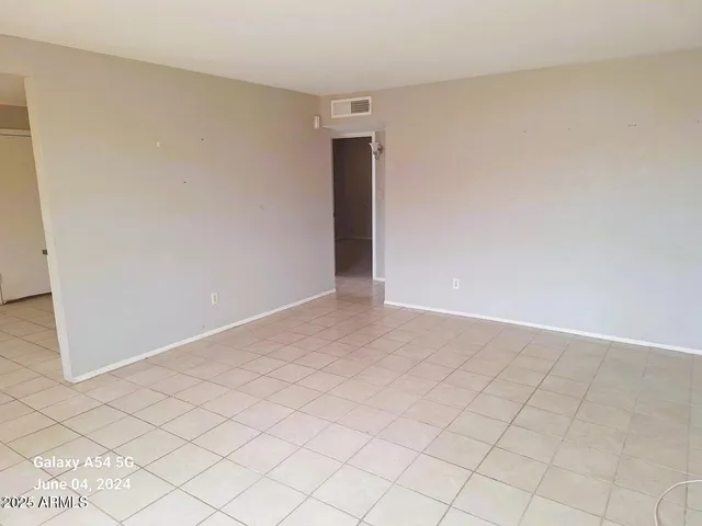 a view of a utility room