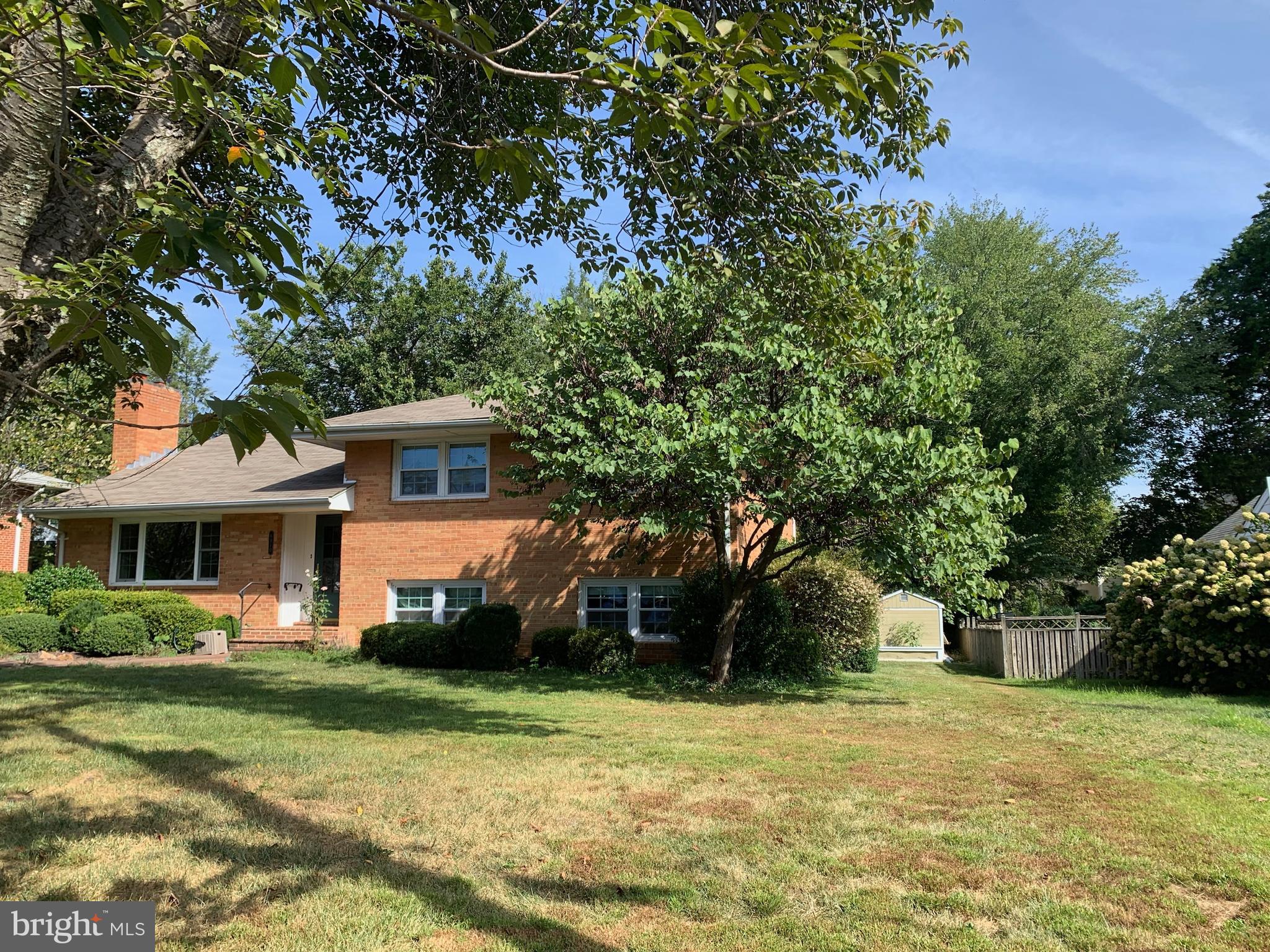 6910 Bright Avenue McLean, VA 22101 - Photo 2 of 27