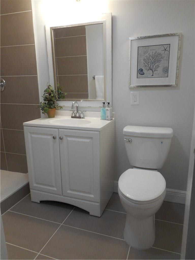 136 South Cypress Road, Unit 312 Pompano Beach, FL 33060 - Photo 13 of 33 Guest Bathroom