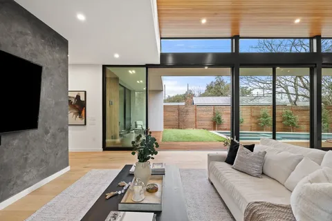 $3,499,000 | 910 West Johanna Street, Austin, TX 78704