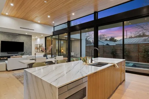 $3,499,000 | 910 West Johanna Street, Austin, TX 78704