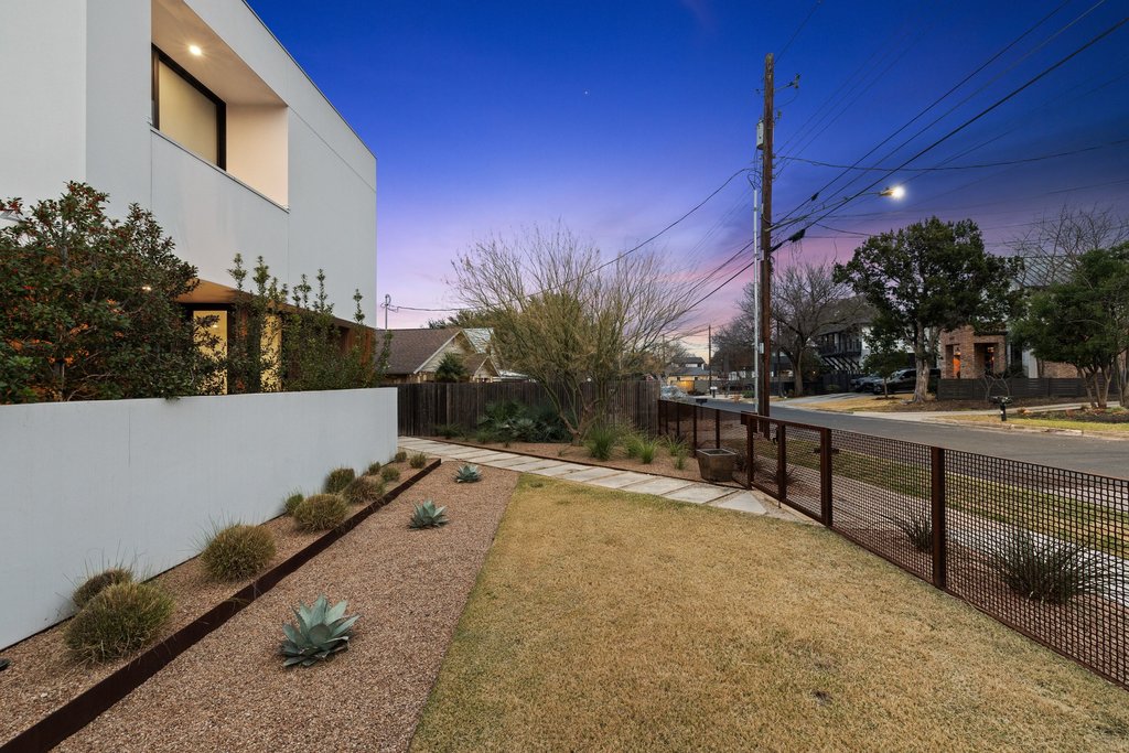 910 West Johanna Street Austin, TX 78704 - Photo 5 of 37 View of fenced backyard