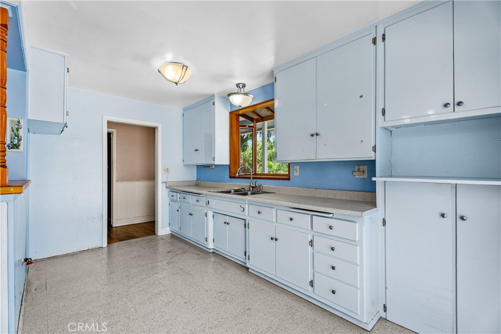 1920 Faust Avenue Long Beach, CA 90815 - Photo 6 of 36