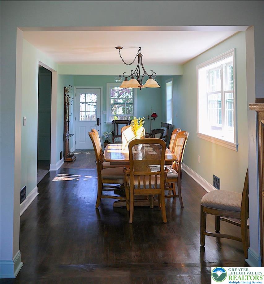 1601 Lieb Road Easton, PA 18040 - Photo 7 of 49 Dining room