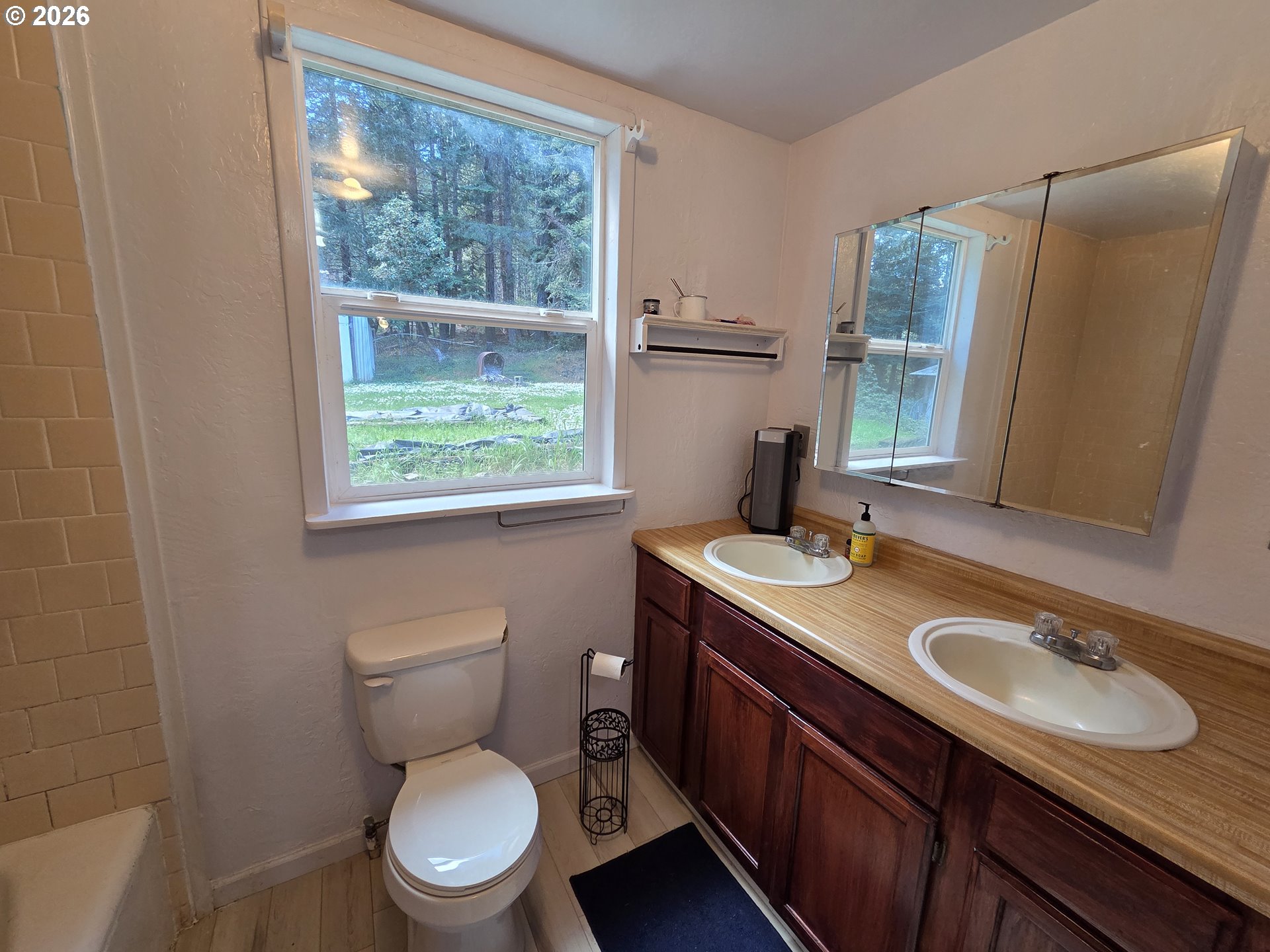 195 Section Creek Road Glendale, OR 97442 - Photo 16 of 32