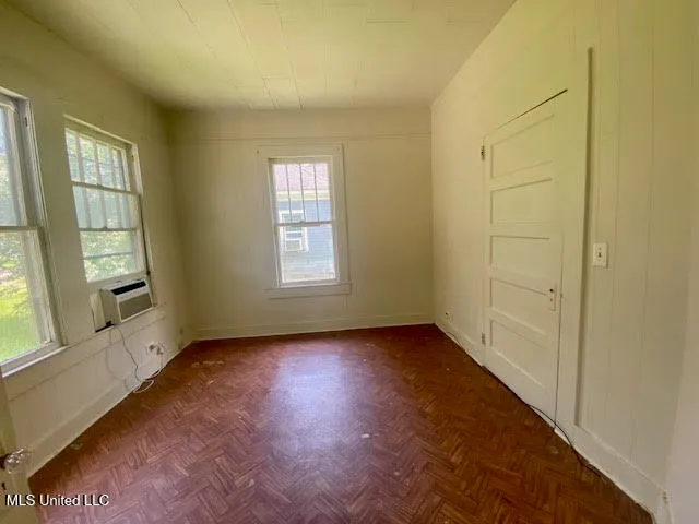 $58,500 | 133 North Live Oak Street, McComb, MS 39648