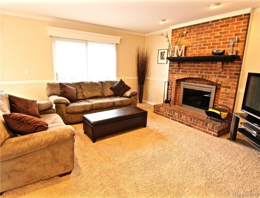 613 Bolinger Street Rochester, MI 48307 - Photo 11 of 49 IMG_4089.jpg